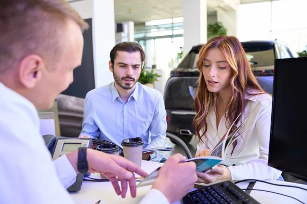 En quoi le support de communication en papier plié animé est-il une option originale ?